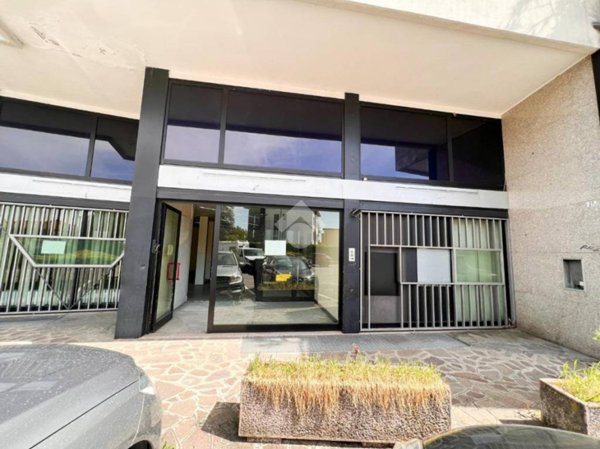locale commerciale in affitto a Muggiò in zona Taccona