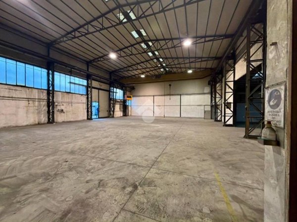 locale commerciale in affitto a Muggiò in zona Taccona
