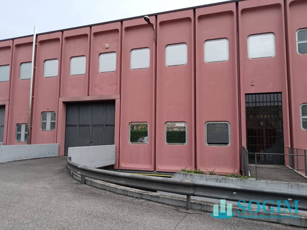 locale commerciale in affitto a Nova Milanese