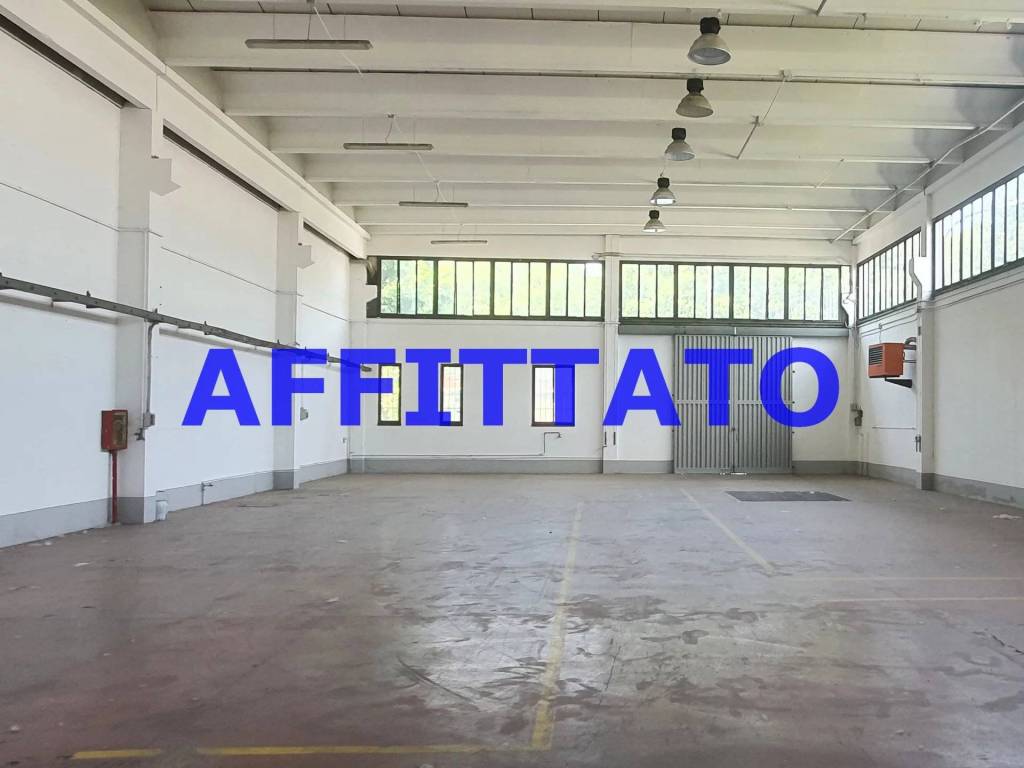 locale commerciale in affitto a Nova Milanese