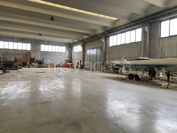 capannone in affitto a Nova Milanese