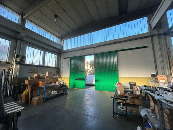 capannone in affitto a Nova Milanese