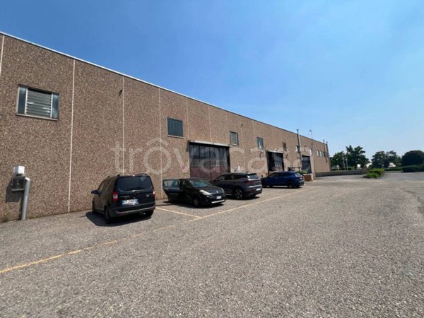 locale commerciale in affitto a Nova Milanese