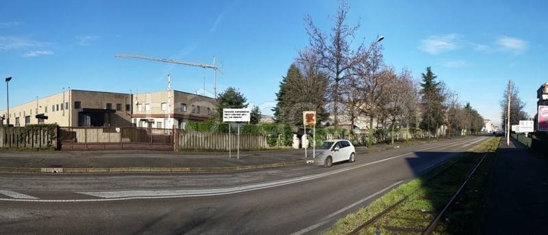 locale commerciale in affitto a Nova Milanese