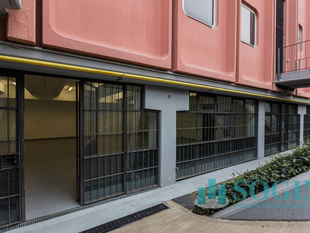 locale commerciale in affitto a Nova Milanese