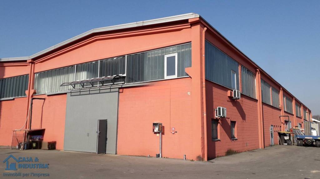 locale commerciale in affitto a Nova Milanese