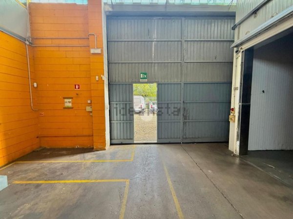 capannone in affitto a Nova Milanese