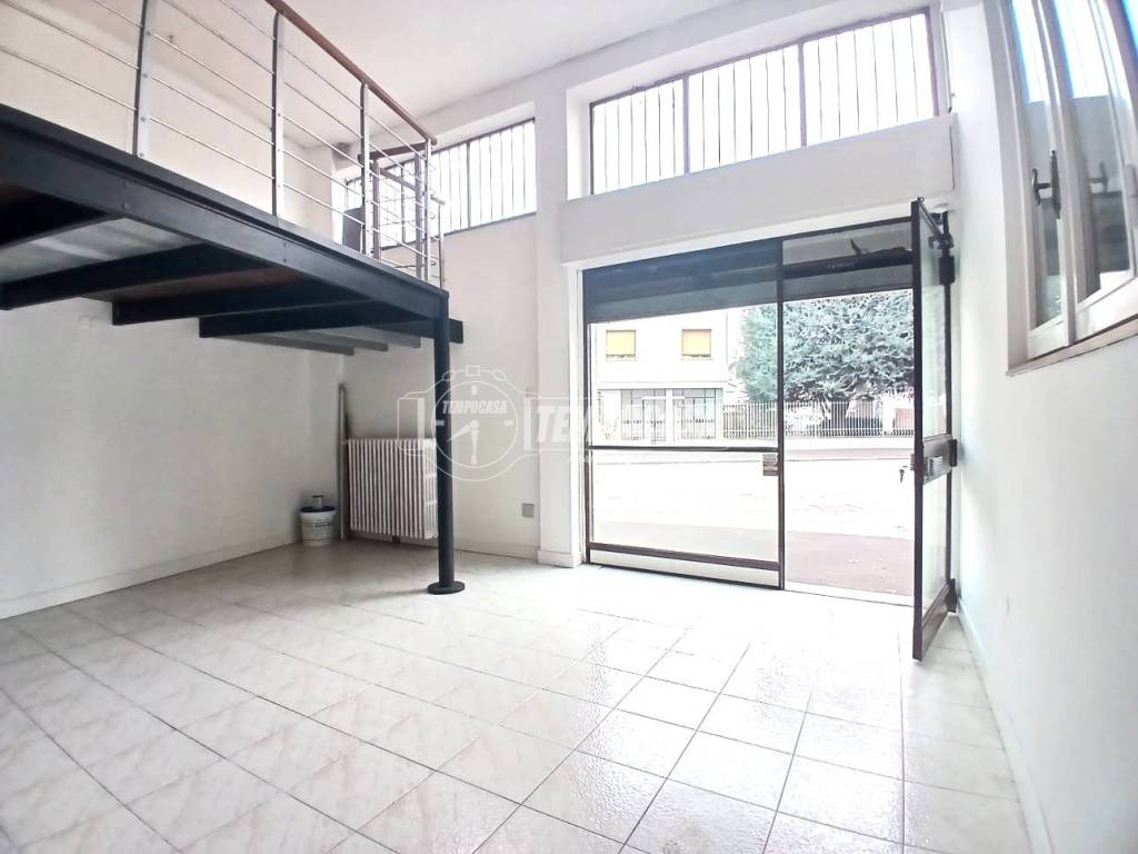 negozio in affitto a Nova Milanese