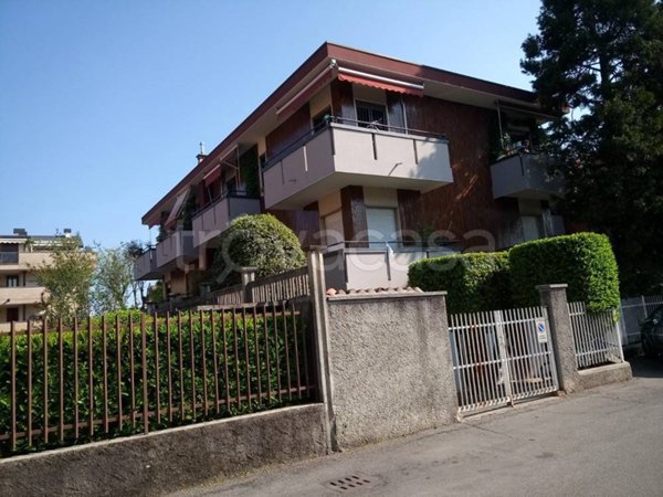 locale commerciale in affitto a Nova Milanese