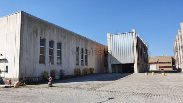 capannone in affitto a Nova Milanese