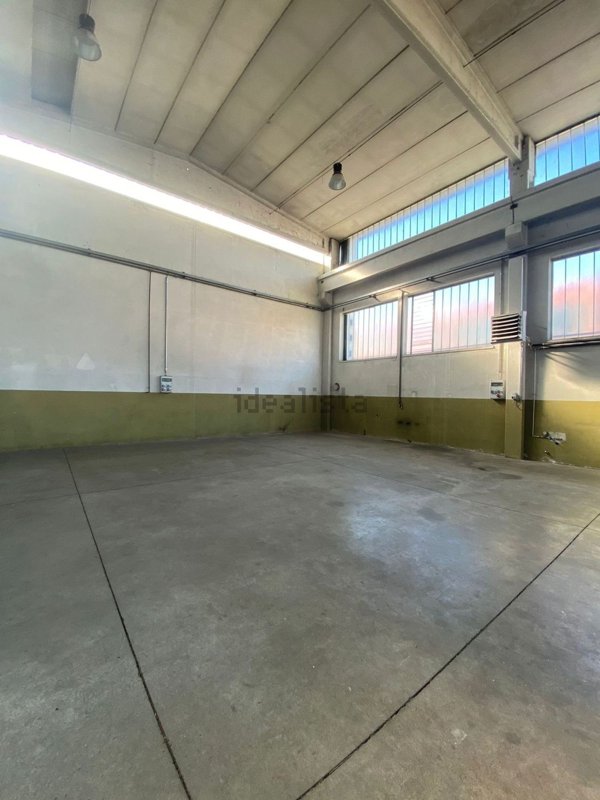 capannone in affitto a Nova Milanese