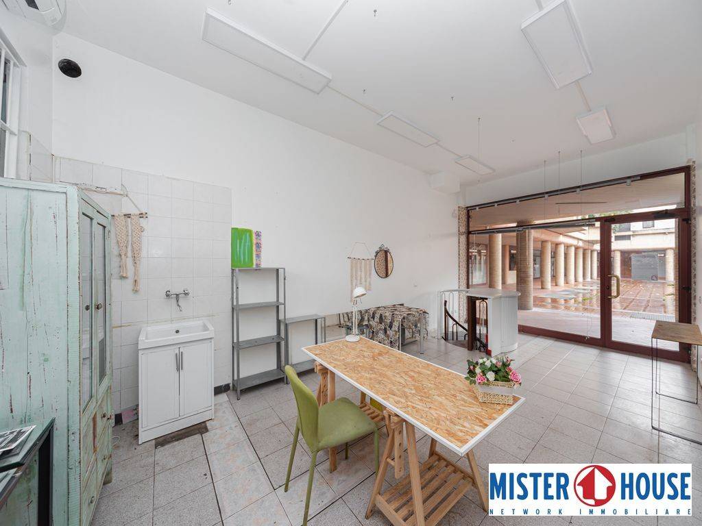 negozio in affitto a Nova Milanese
