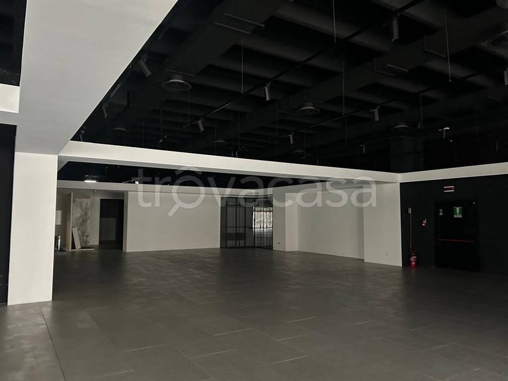 negozio in affitto a Nova Milanese