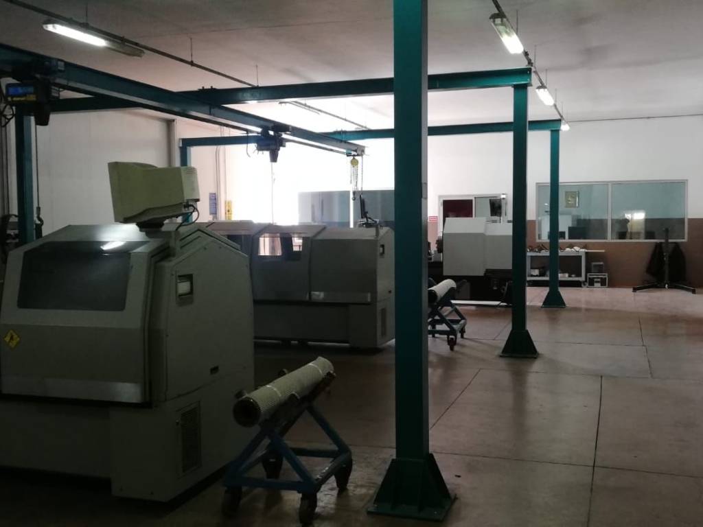 locale commerciale in affitto a Nova Milanese