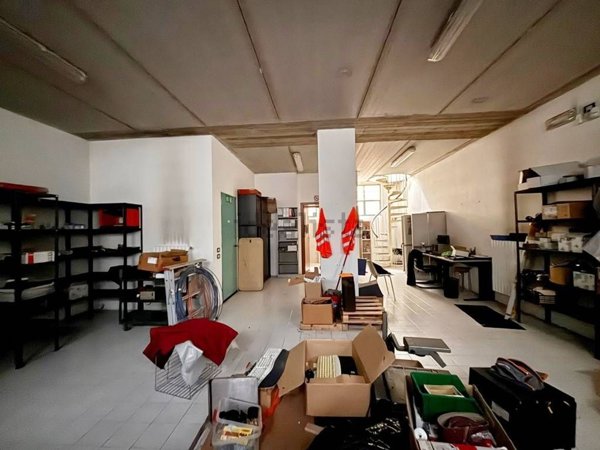 locale commerciale in affitto a Nova Milanese