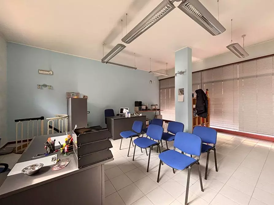 locale commerciale in affitto a Nova Milanese