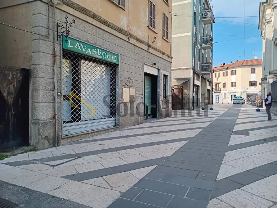 locale commerciale in affitto a Nova Milanese