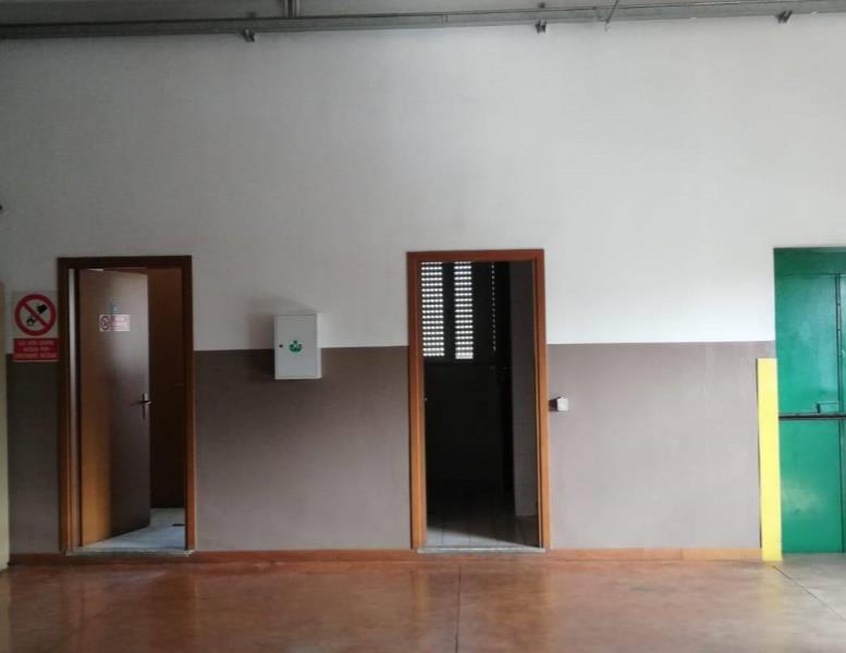 locale commerciale in affitto a Nova Milanese