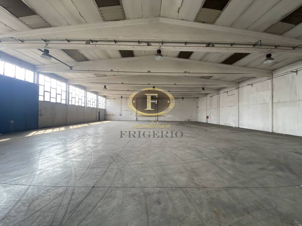 locale commerciale in affitto a Nova Milanese