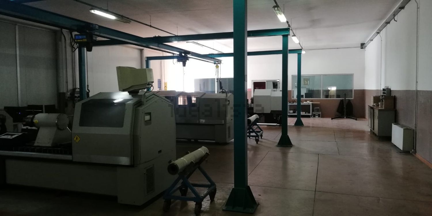 locale commerciale in affitto a Nova Milanese