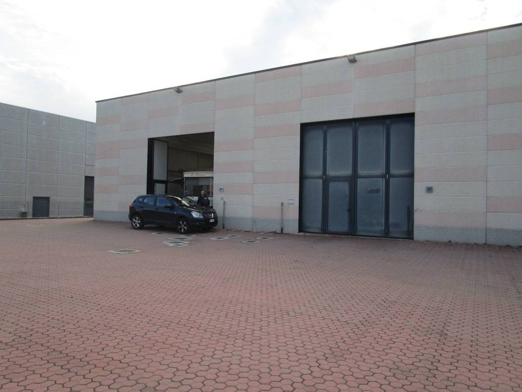 capannone in affitto ad Ornago