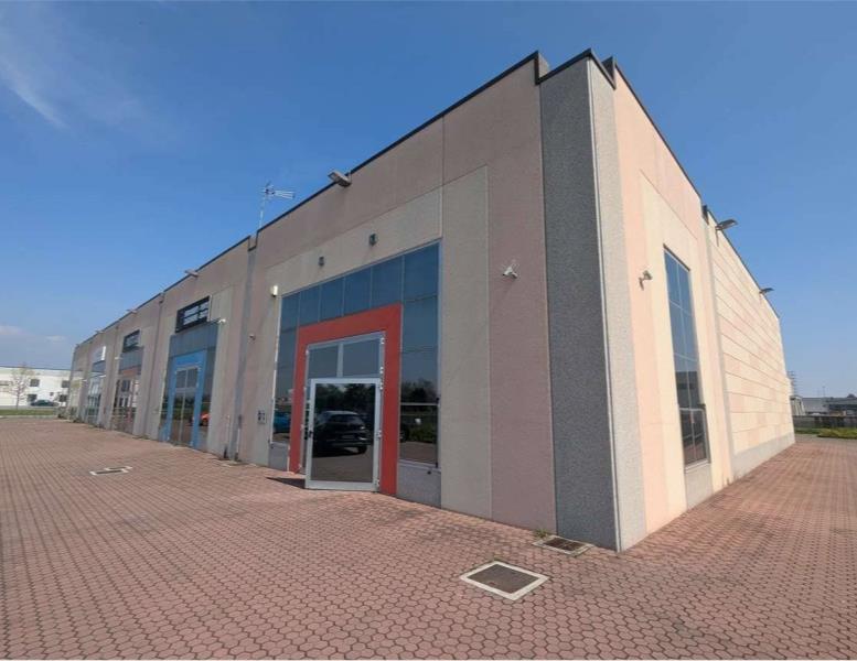 locale commerciale in affitto ad Ornago