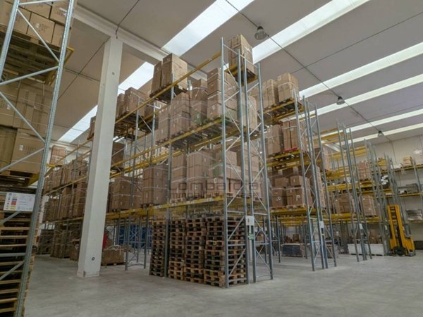 locale commerciale in affitto ad Ornago