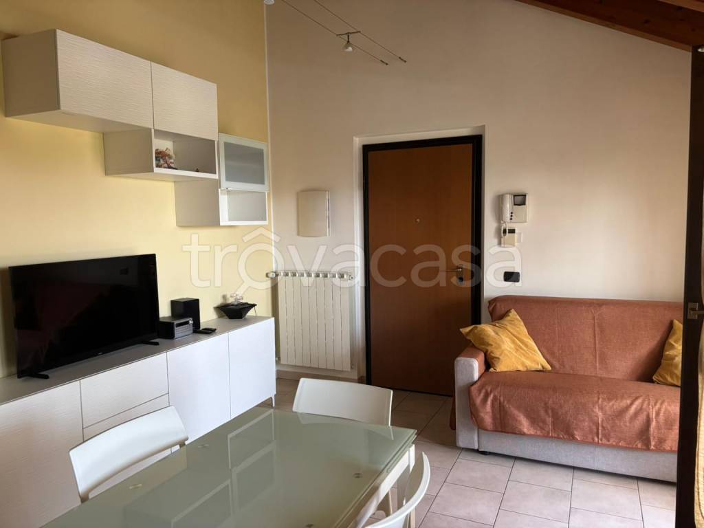 appartamento in affitto ad Ornago