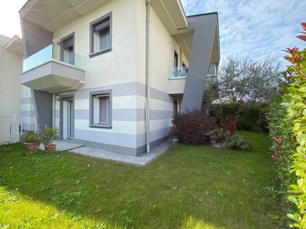 appartamento in affitto a Ronco Briantino