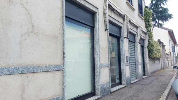 locale commerciale in affitto a Seregno