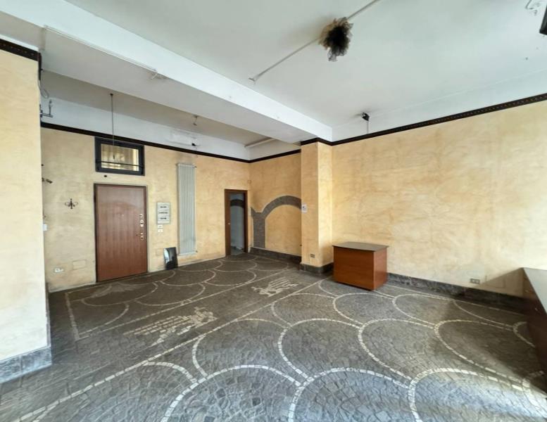 locale commerciale in affitto a Seregno