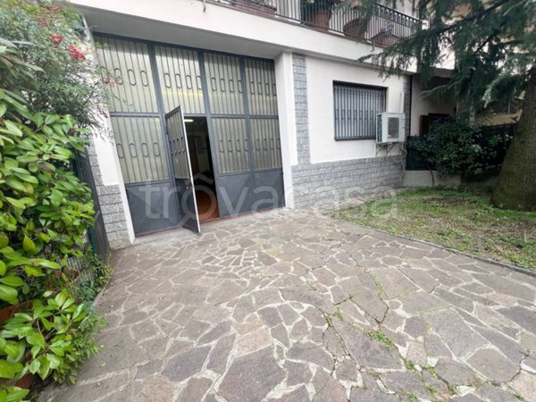 locale commerciale in affitto a Seregno