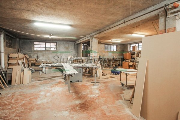 locale commerciale in affitto a Seregno