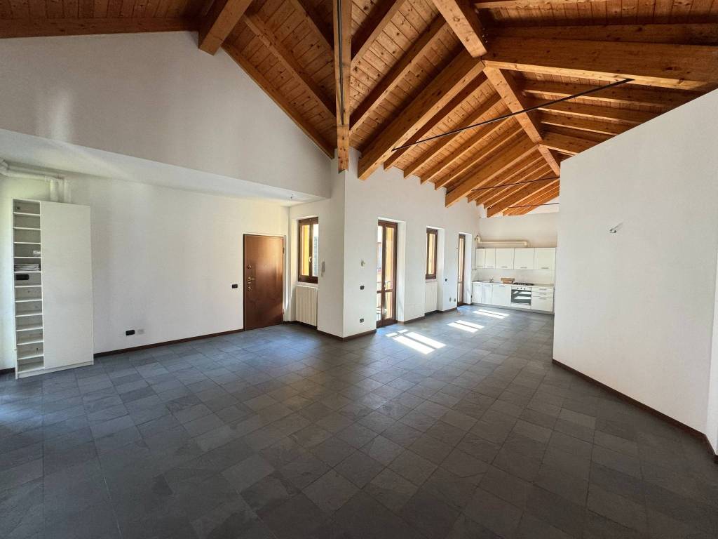 appartamento in affitto a Seregno