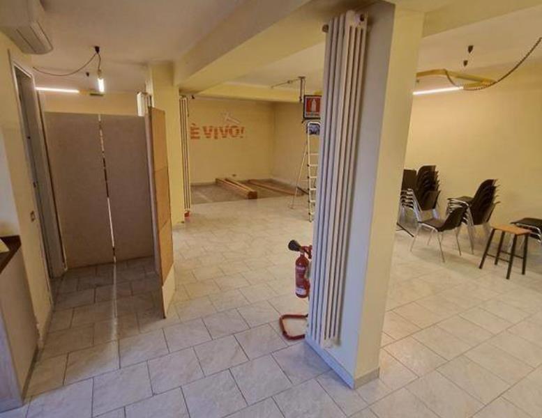 locale commerciale in affitto a Seregno
