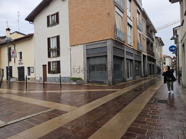 locale commerciale in affitto a Seregno