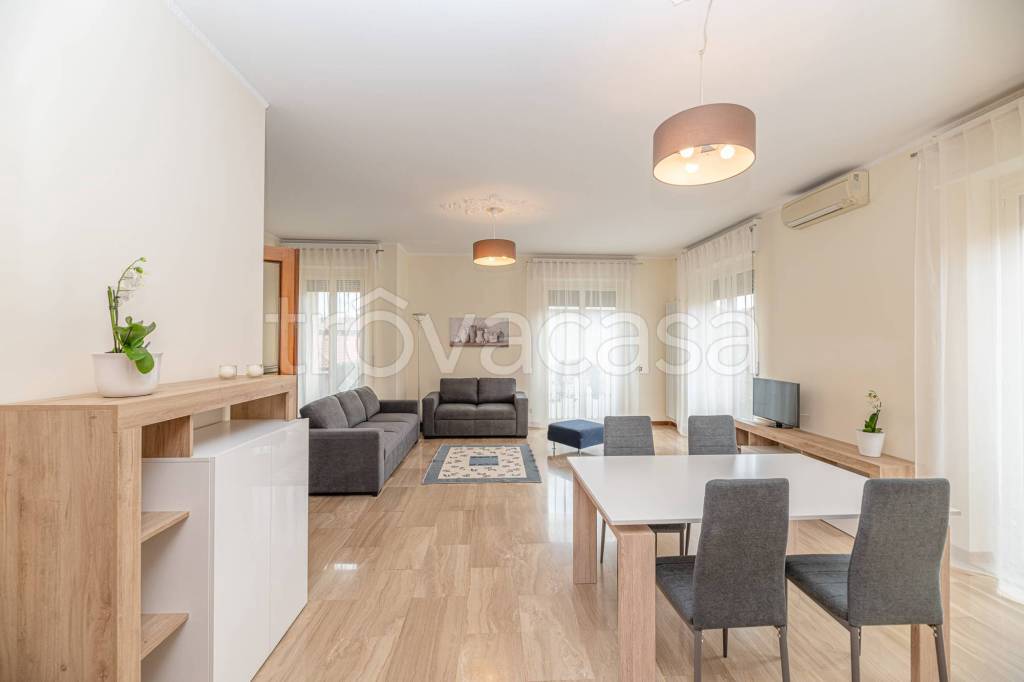 appartamento in affitto a Seregno