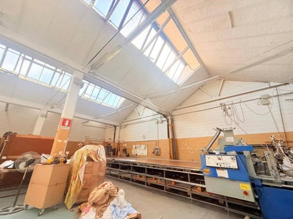 locale commerciale in affitto a Seregno