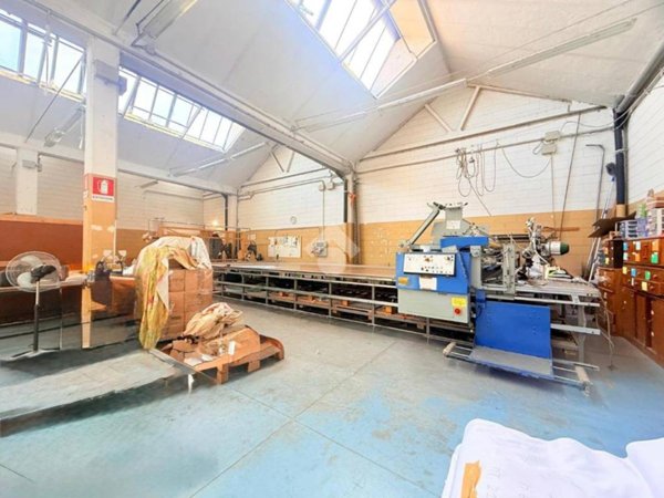 locale commerciale in affitto a Seregno