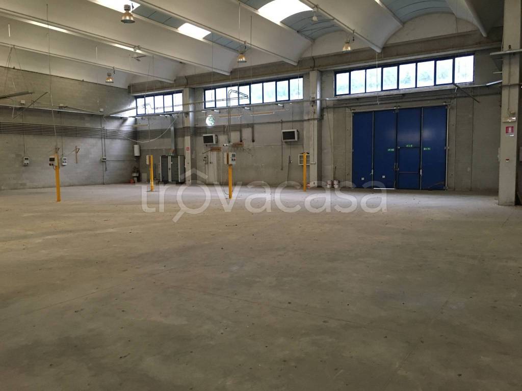 locale commerciale in affitto a Seregno