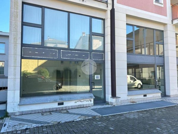 negozio in affitto a Seregno