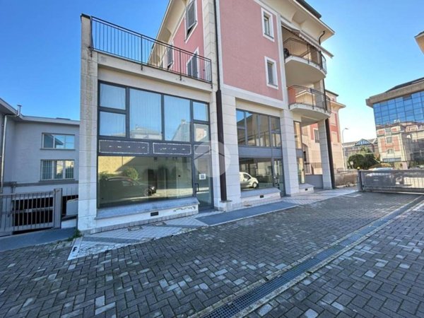 negozio in affitto a Seregno