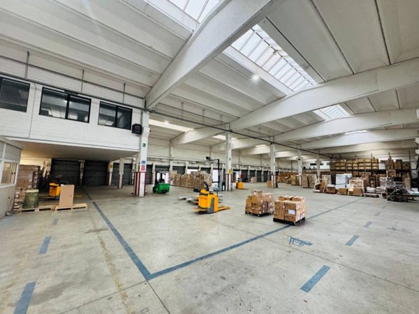 locale commerciale in affitto a Seregno