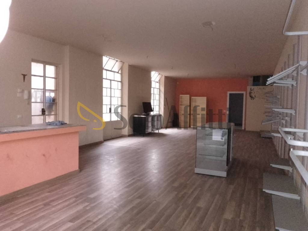 locale commerciale in affitto a Seregno