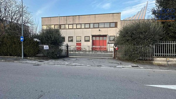 capannone in affitto a Seregno