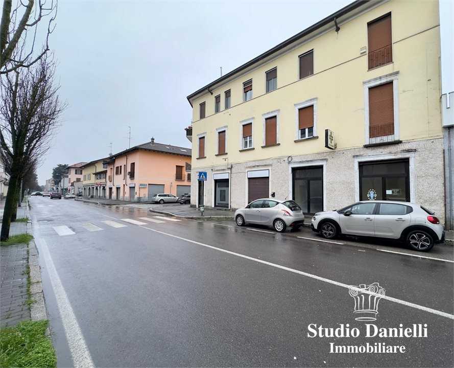 locale commerciale in affitto a Seregno