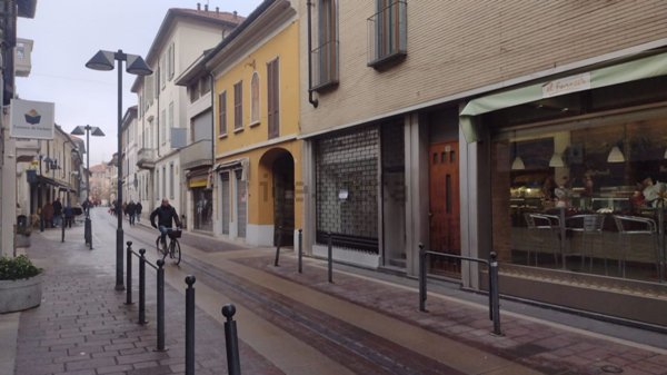 locale commerciale in affitto a Seregno