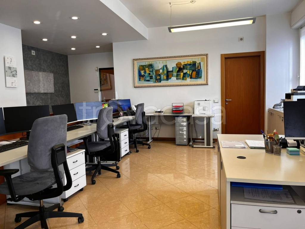 ufficio in affitto a Seregno