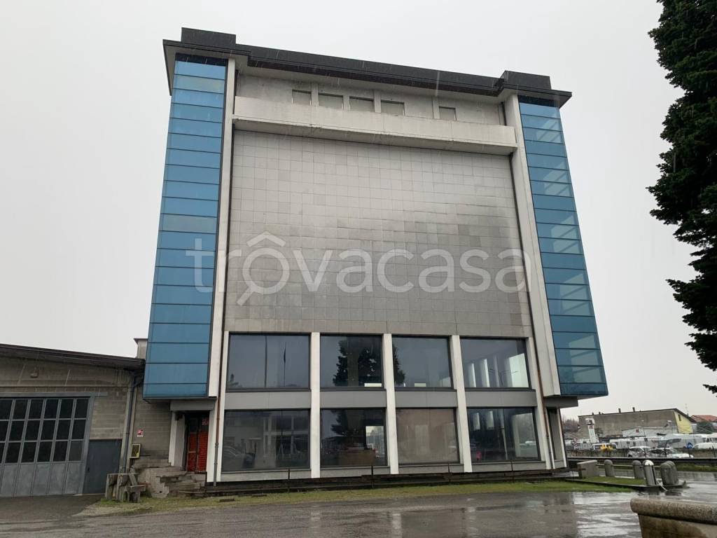 capannone in affitto a Seregno