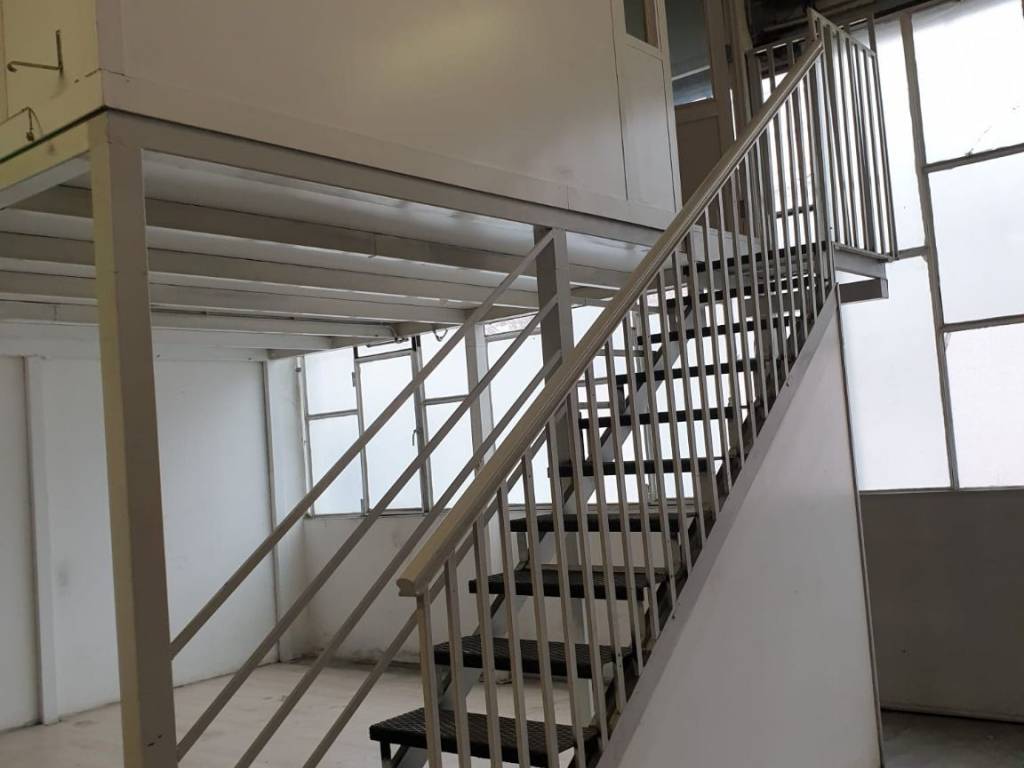 locale commerciale in affitto a Seregno